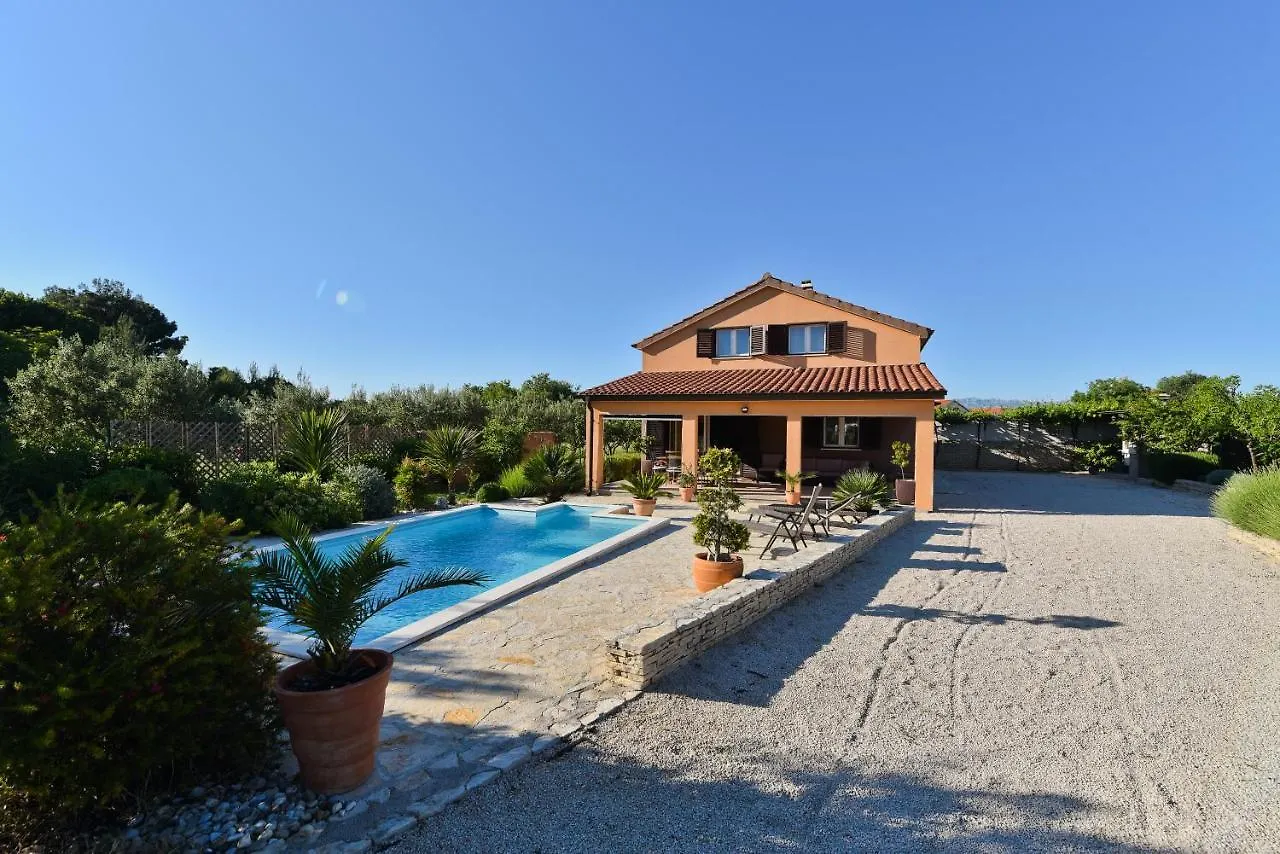 Holiday Home Taras Smilcic 0*,