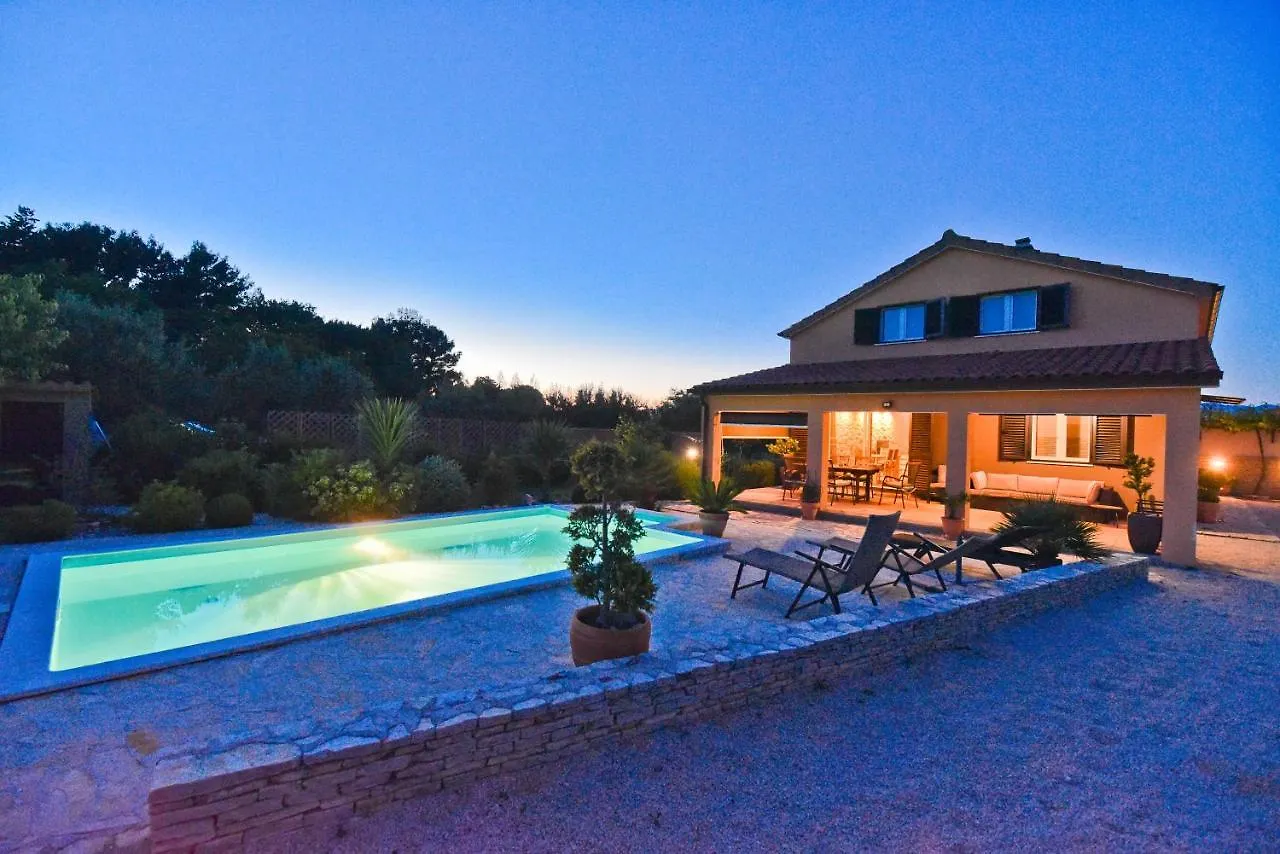 Holiday Home Taras Smilcic